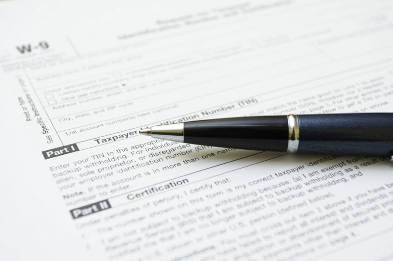 What Year-End Moves Can Protect Charlotte Owners From Form W9 Mistakes?